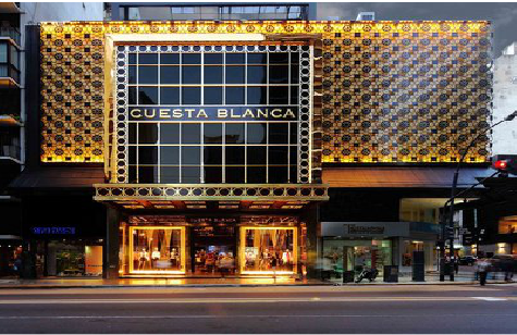 应城门头设计与商业空间的纽带。